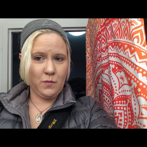 Meet your Posher, Jessica - Picture 1 of 1